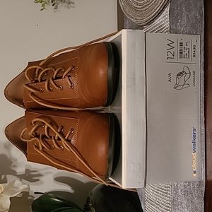 Avenue 12W woman booties.